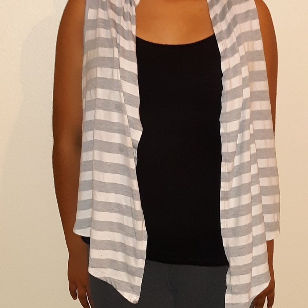Vest - Picture 3 of 4